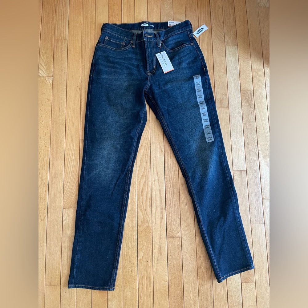 NWT Old Navy Athletic Built-In Flex Size 30x32 Jeans